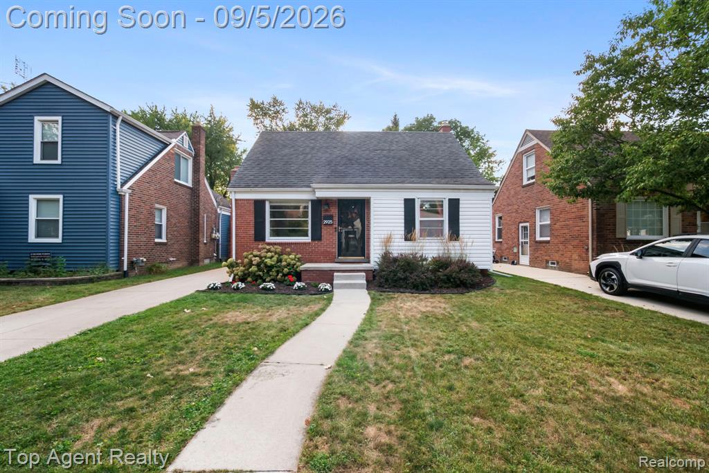2925 N Alexander Avenue Property Photo 1
