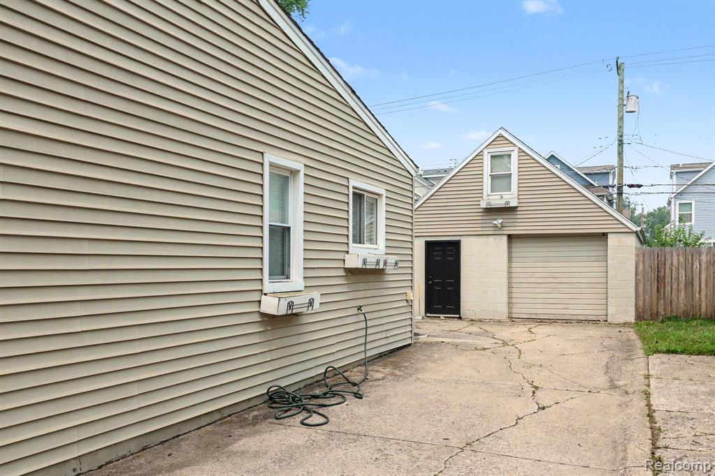 807 E 14 Mile Road Property Photo 2