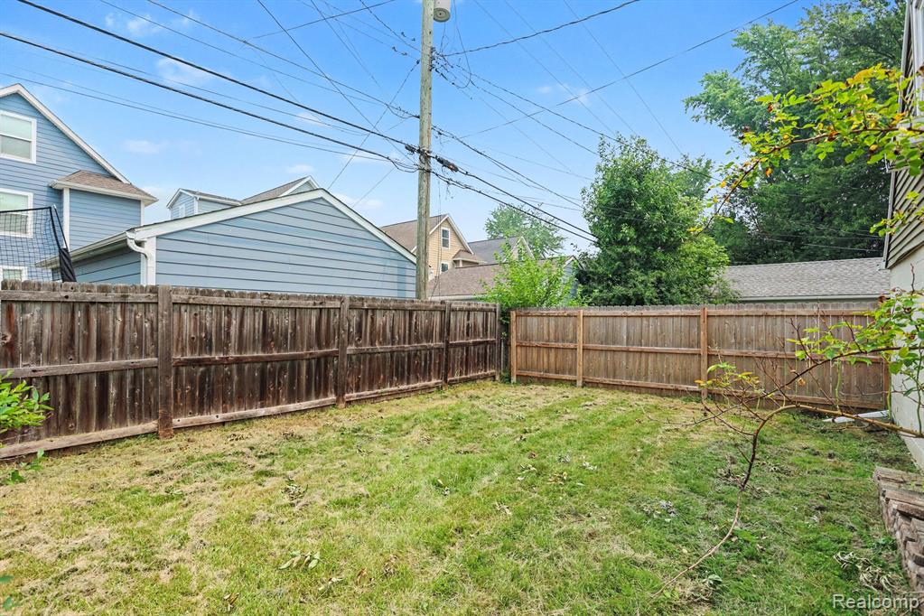 807 E 14 Mile Road Property Photo 3