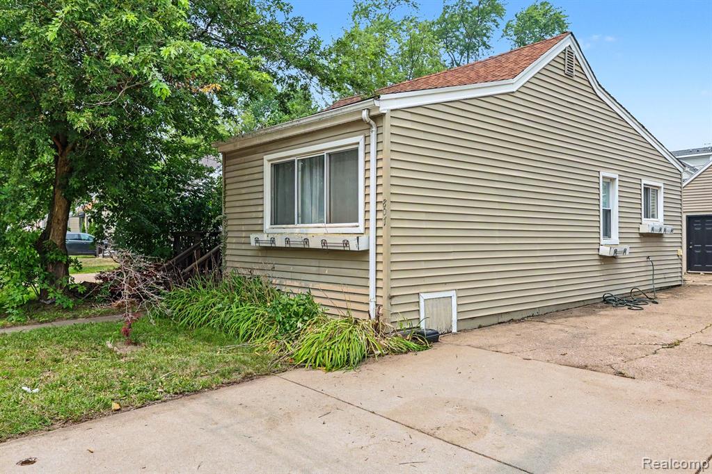 807 E 14 Mile Road Property Photo 23