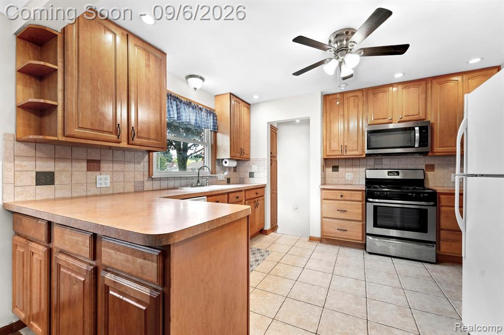 9934 Manor Avenue Property Photo 7