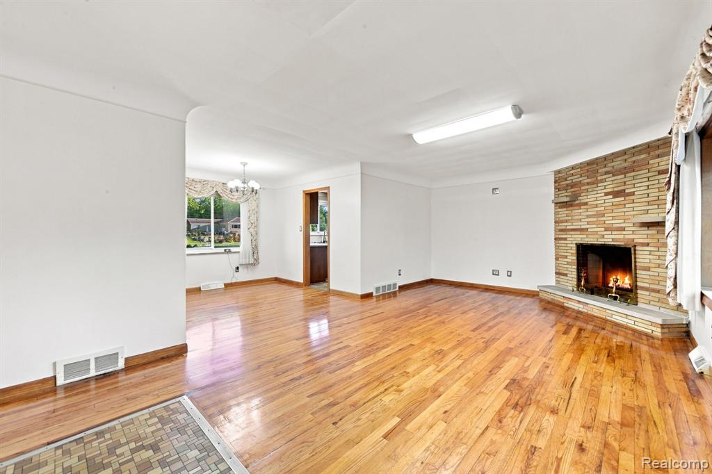 9732 Waterway Drive Property Photo 8