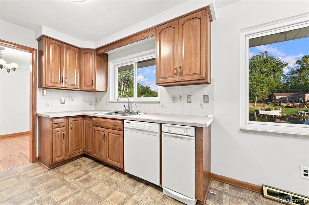 9732 Waterway Drive Property Photo 13