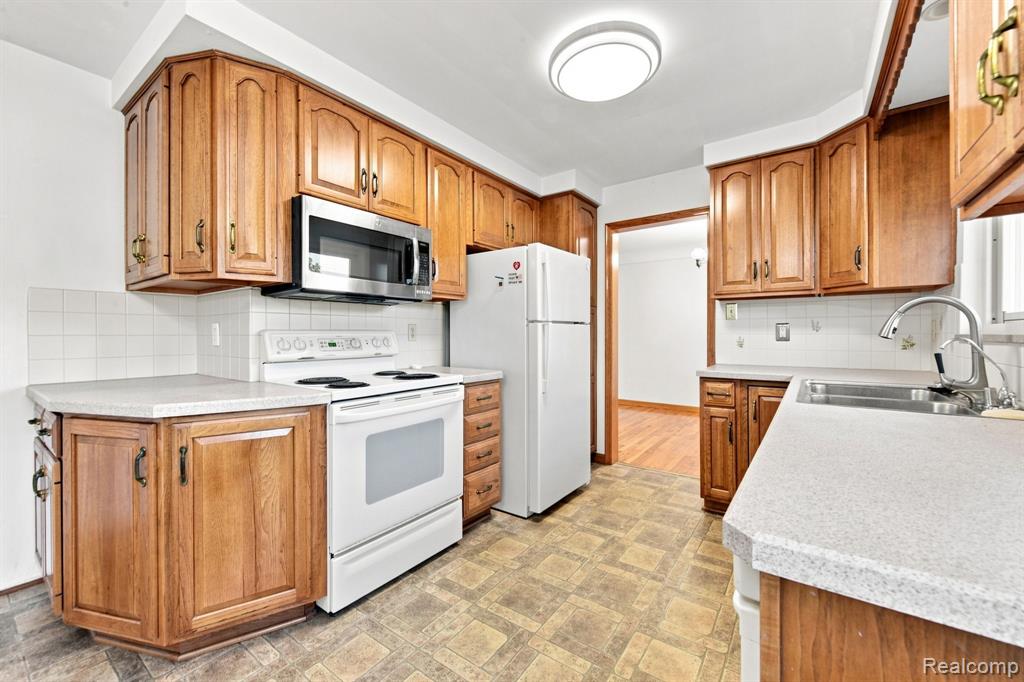 9732 Waterway Drive Property Photo 14