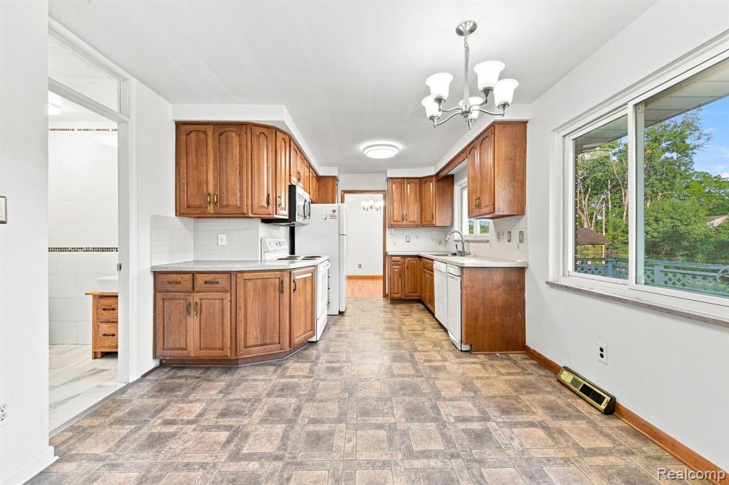 9732 Waterway Drive Property Photo 15