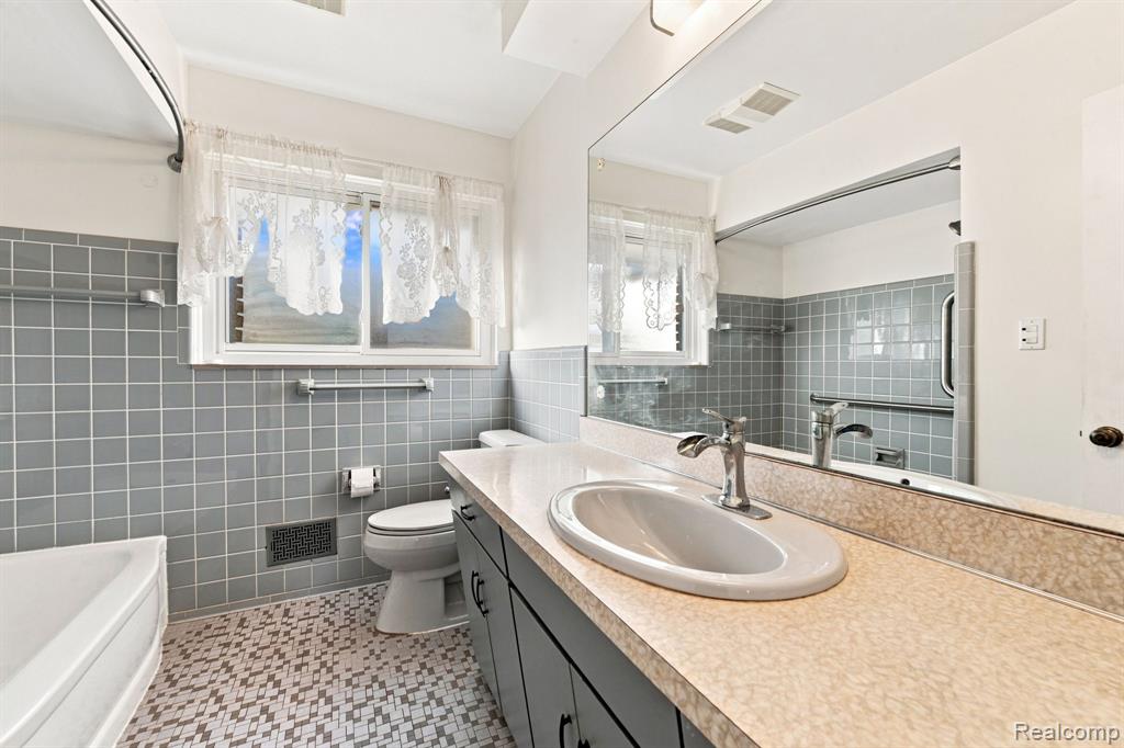 9732 Waterway Drive Property Photo 25