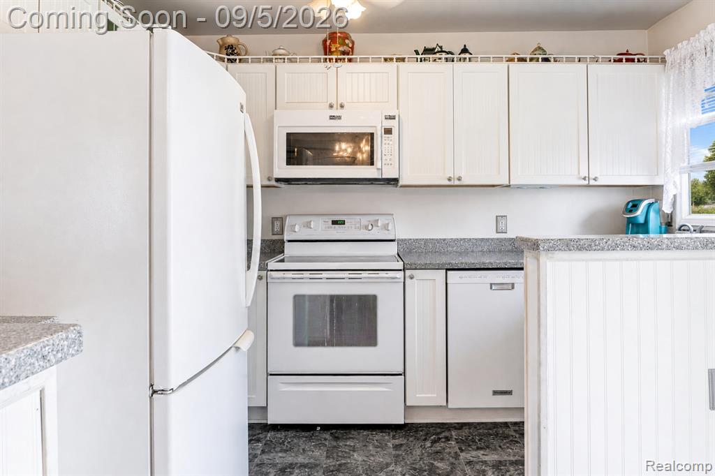 6620 Gahona Avenue Property Photo 4
