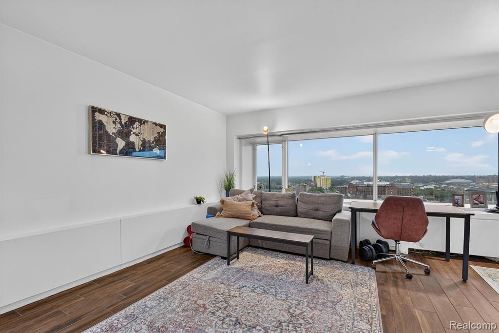 555 E William Street Property Photo 6