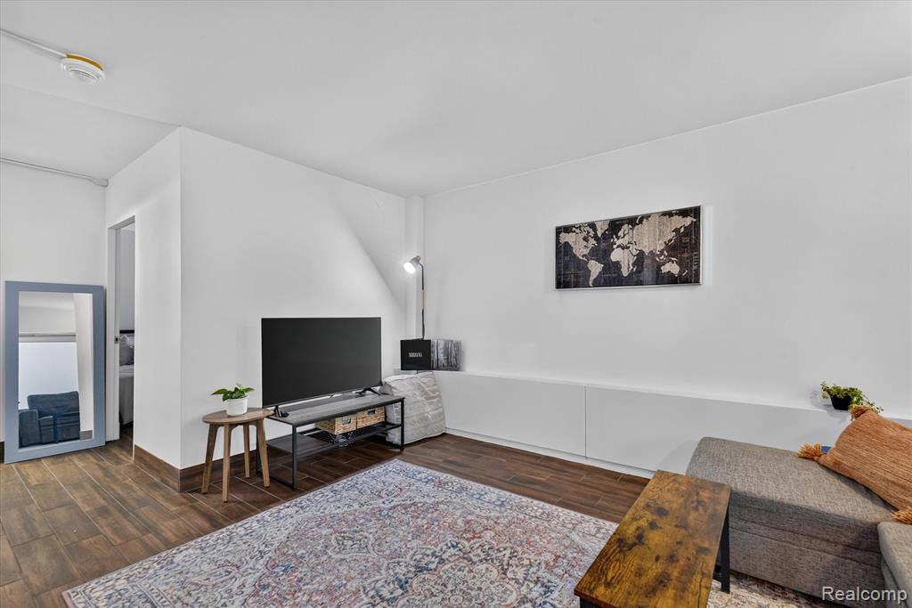 555 E William Street Property Photo 7