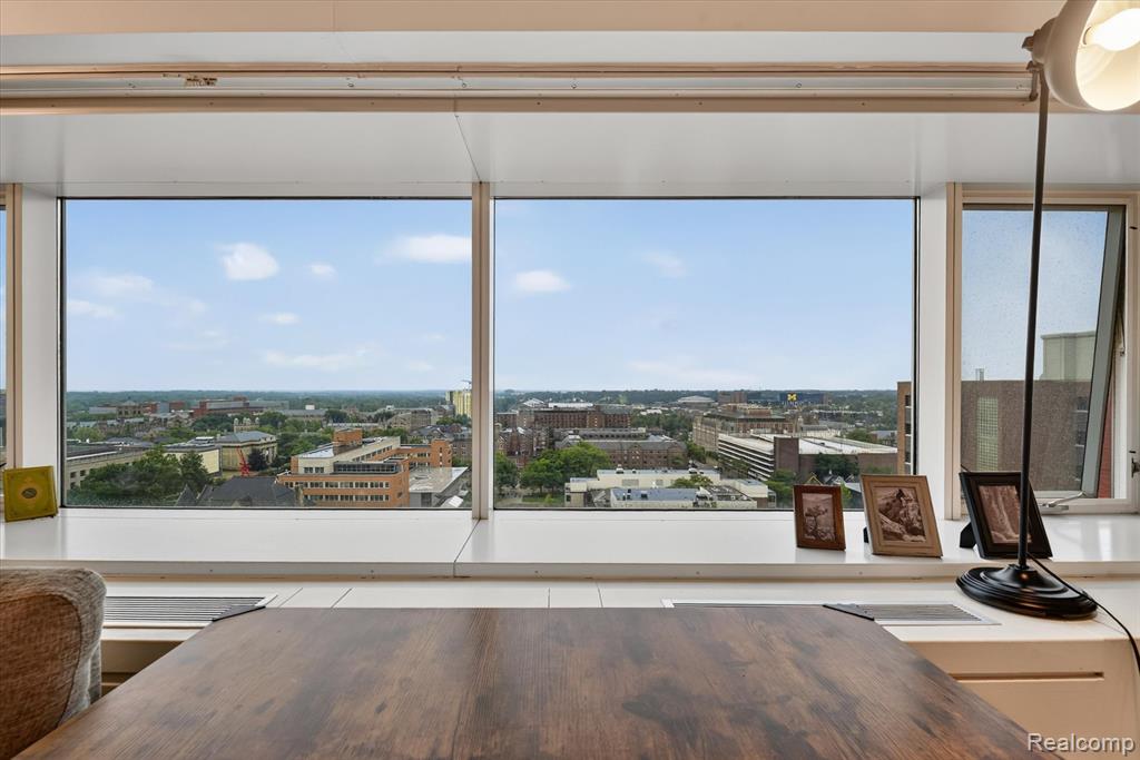 555 E William Street Property Photo 10