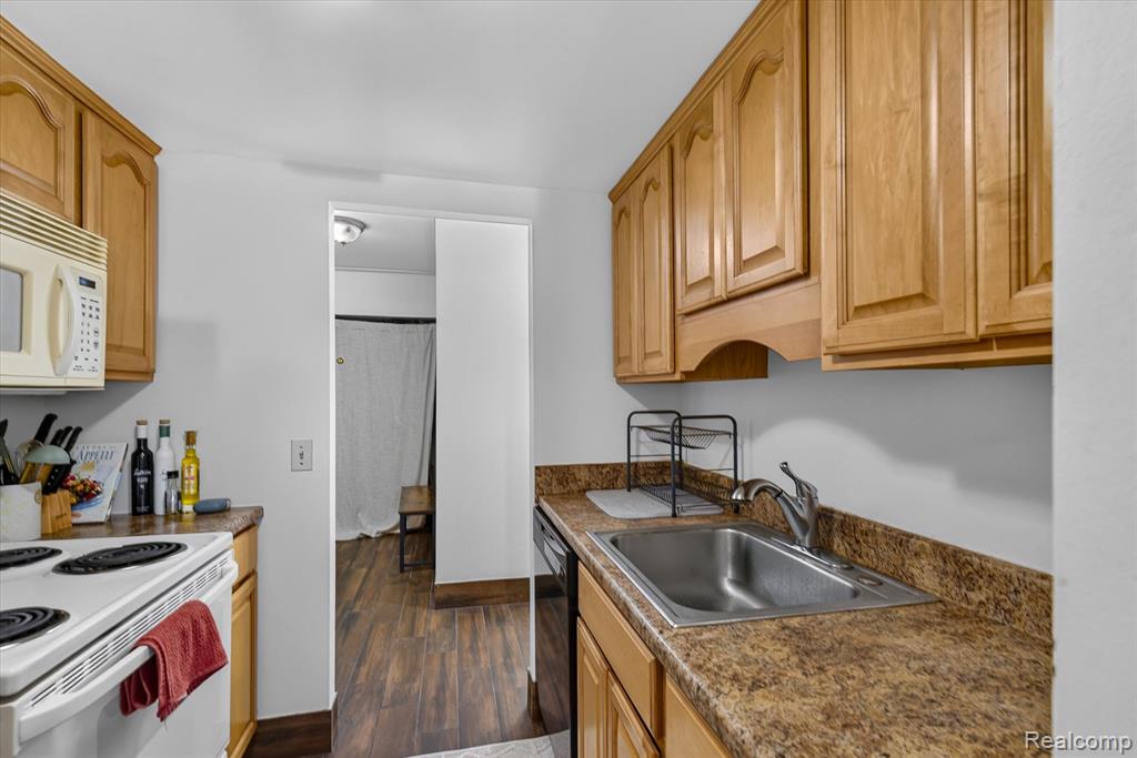 555 E William Street Property Photo 13