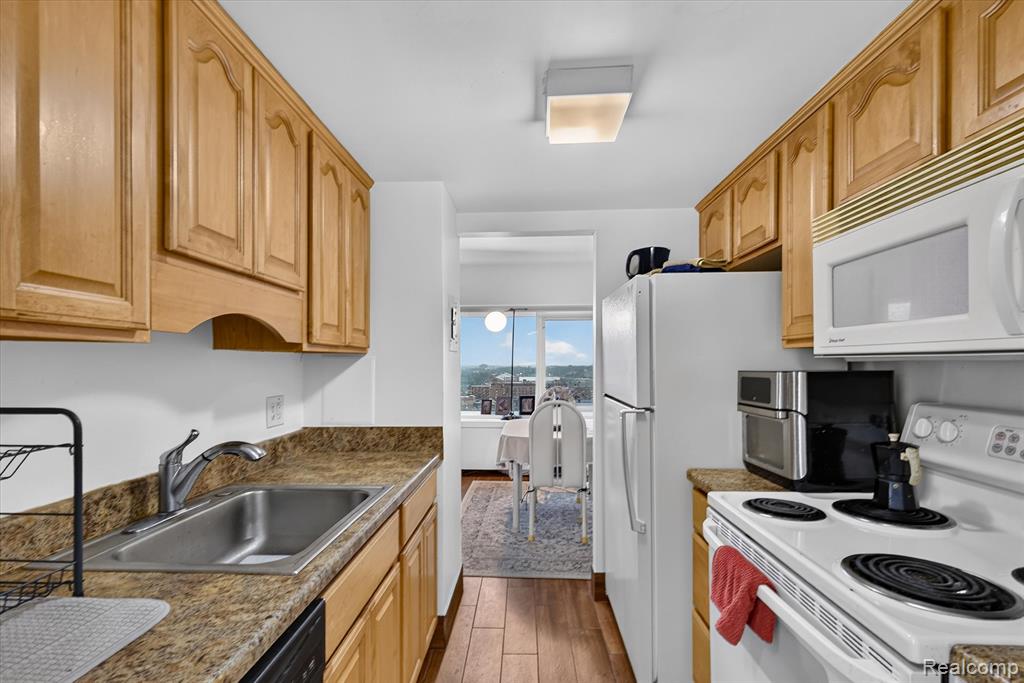 555 E William Street Property Photo 14