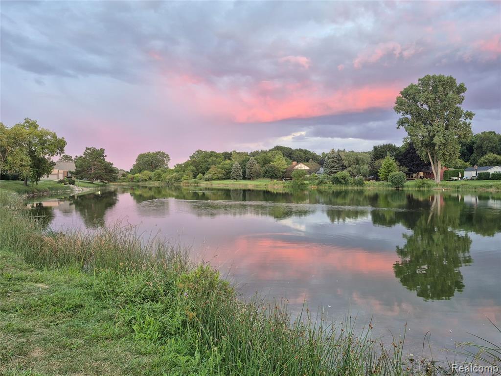 22076 Edgewater Property Photo 2