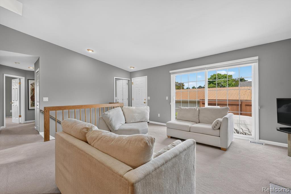 22076 Edgewater Property Photo 10