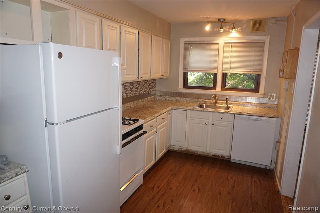 22671 Garrison Street Property Photo 9