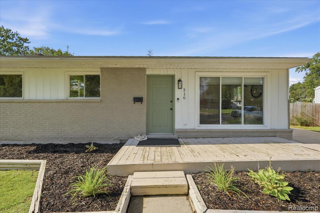 316 Tamarac Drive Property Photo 4