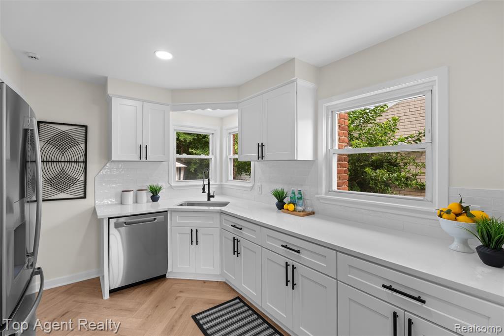 15110 Drake Street Property Photo 3