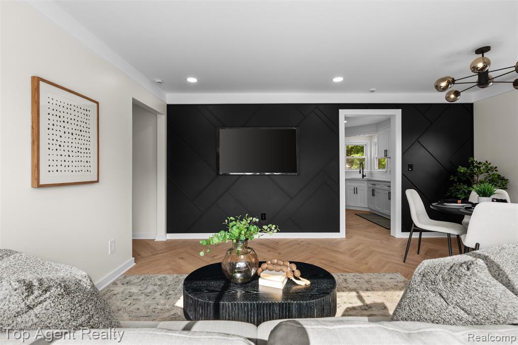 15110 Drake Street Property Photo 9