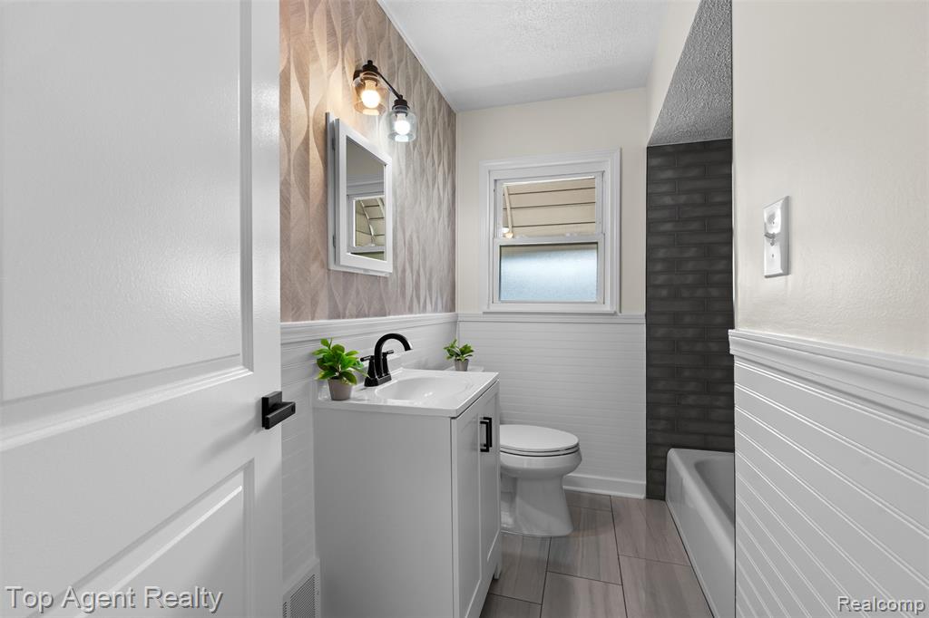 15110 Drake Street Property Photo 16
