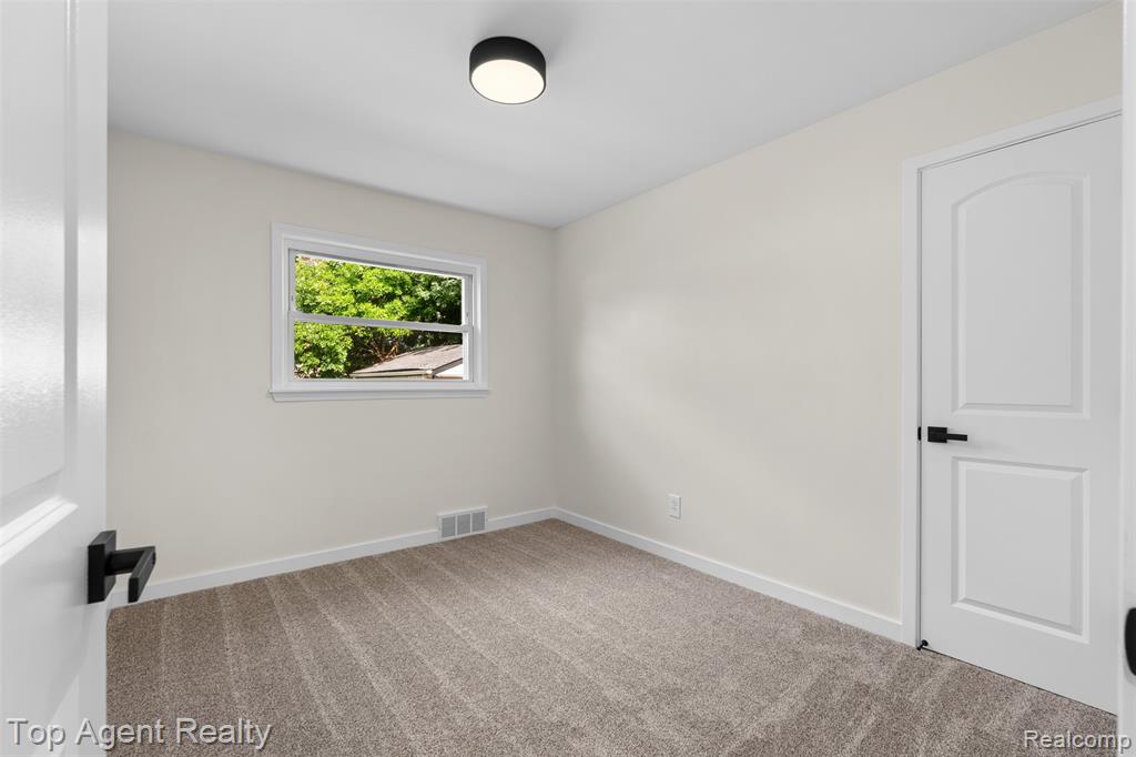 15110 Drake Street Property Photo 18