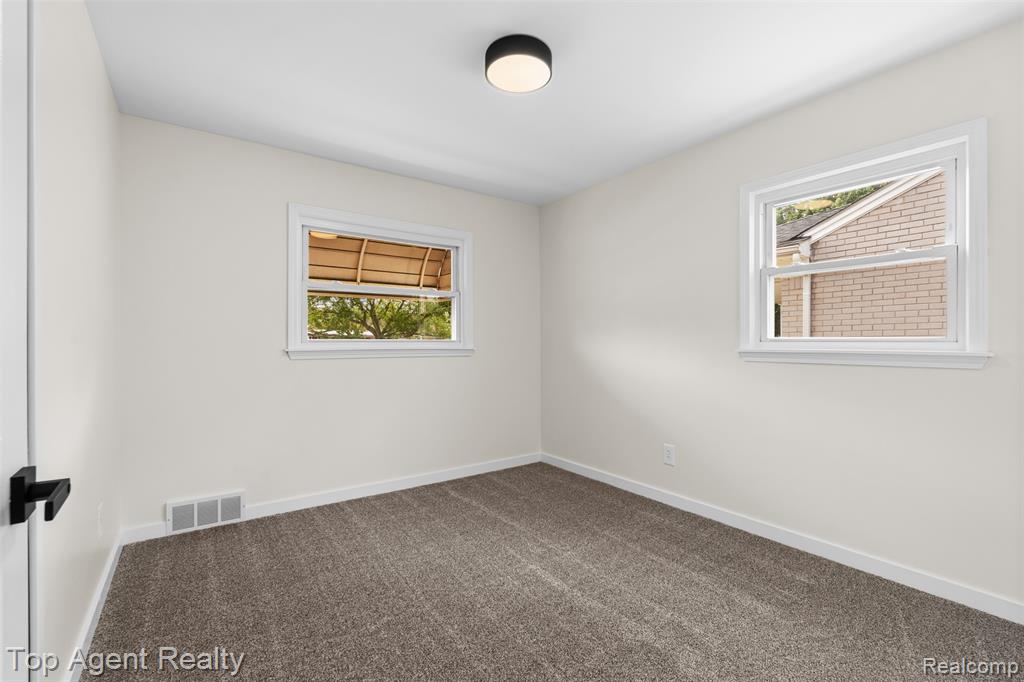 15110 Drake Street Property Photo 22