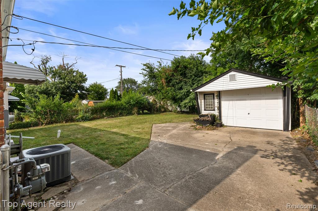 15110 Drake Street Property Photo 33