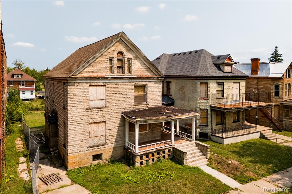 1574 & 1582 Cadillac Boulevard Property Photo 1