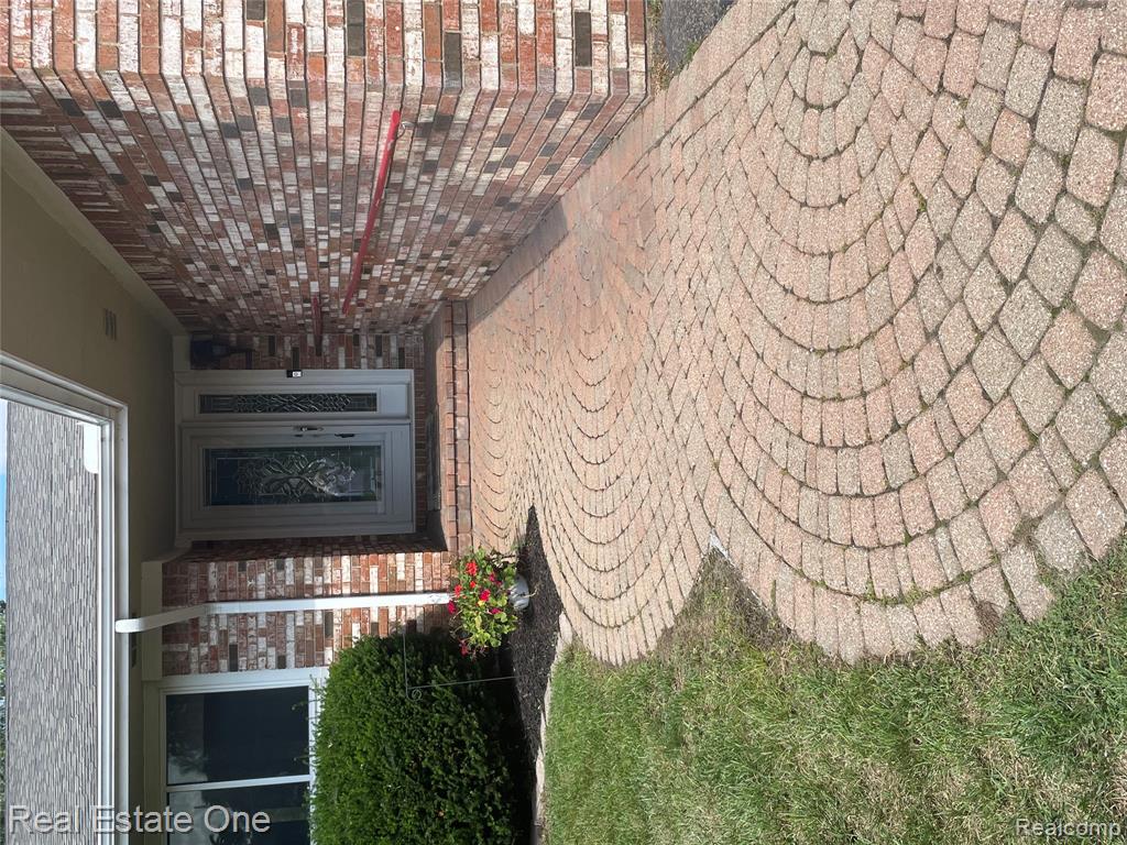 1910 Harwood Drive Property Photo 2