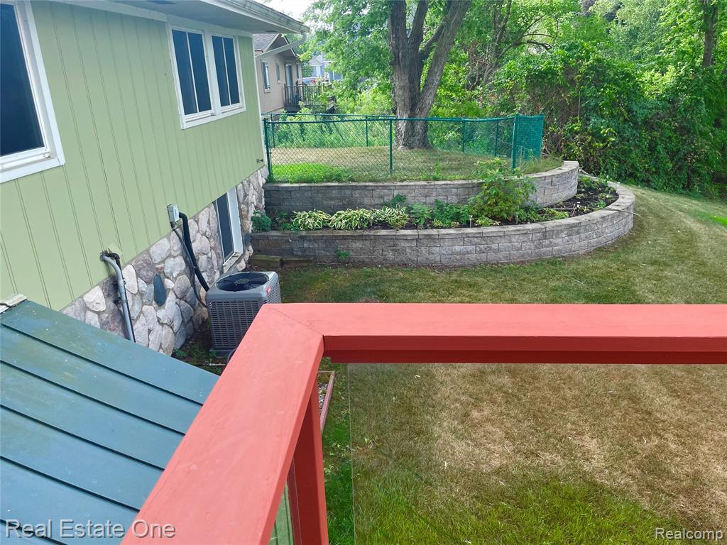 1910 Harwood Drive Property Photo 8