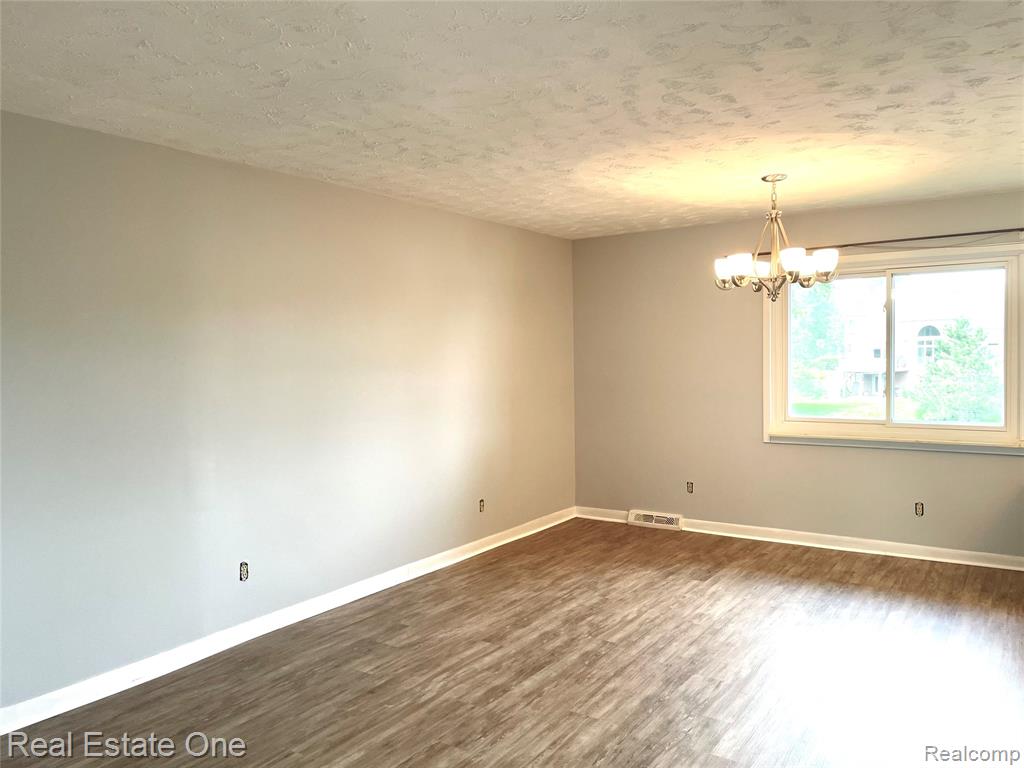 1910 Harwood Drive Property Photo 12