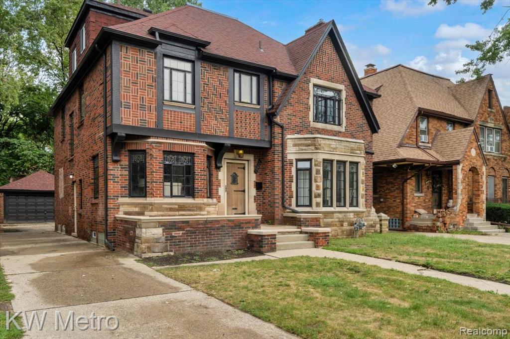 19022 Wildemere Street Property Photo 2