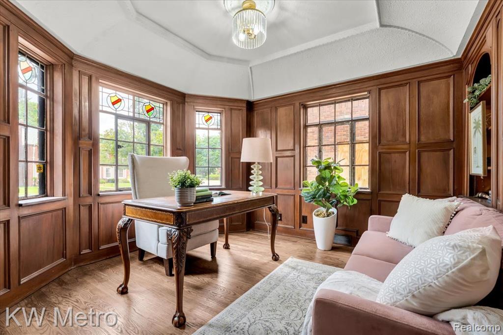 19022 Wildemere Street Property Photo 4