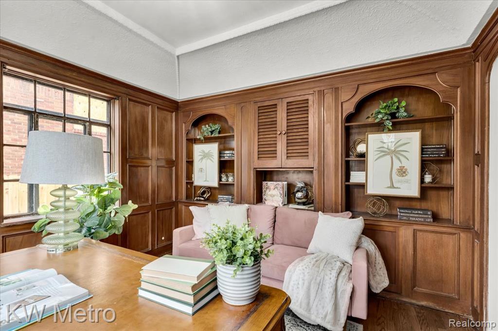 19022 Wildemere Street Property Photo 5