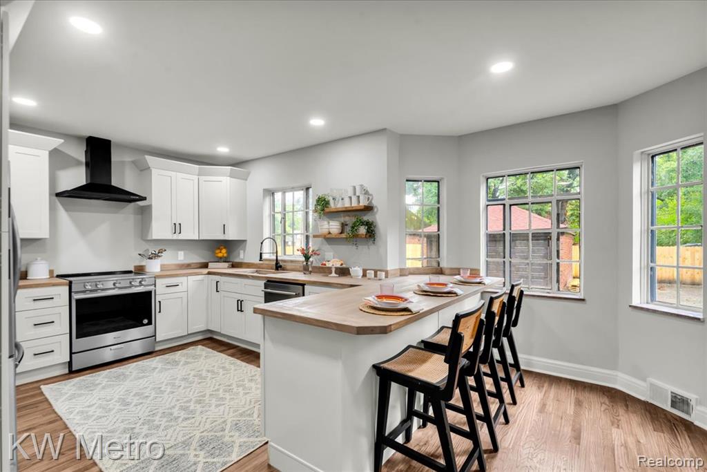 19022 Wildemere Street Property Photo 9