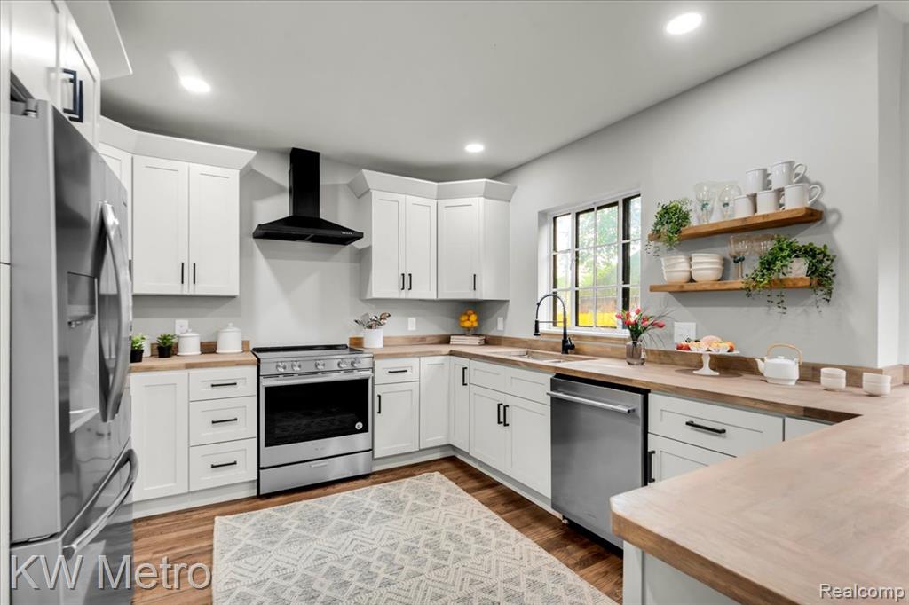 19022 Wildemere Street Property Photo 10