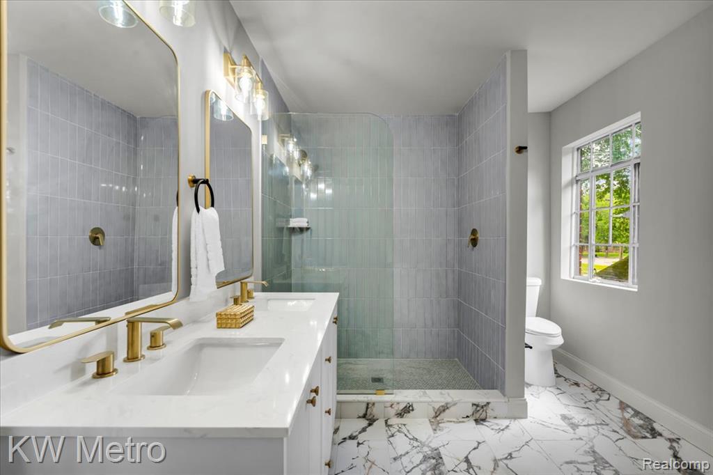 19022 Wildemere Street Property Photo 18