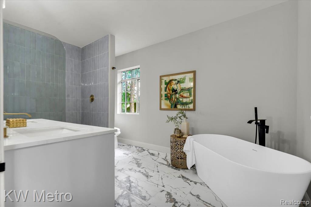 19022 Wildemere Street Property Photo 19