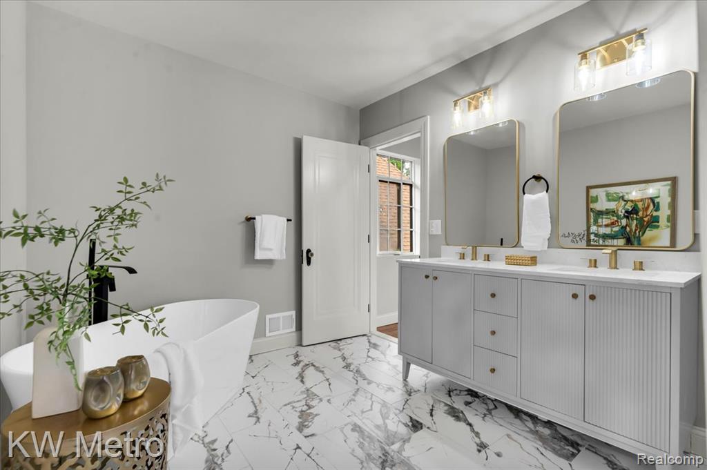 19022 Wildemere Street Property Photo 20