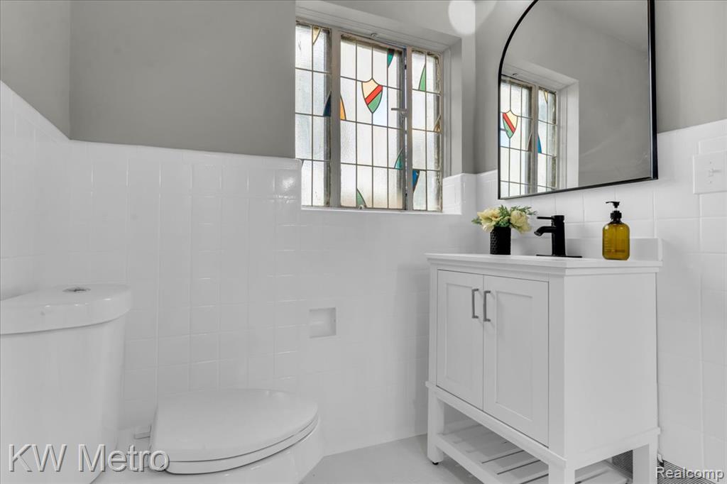 19022 Wildemere Street Property Photo 22