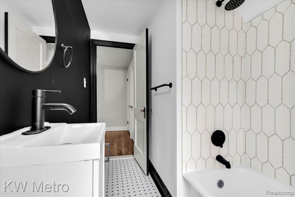 19022 Wildemere Street Property Photo 29