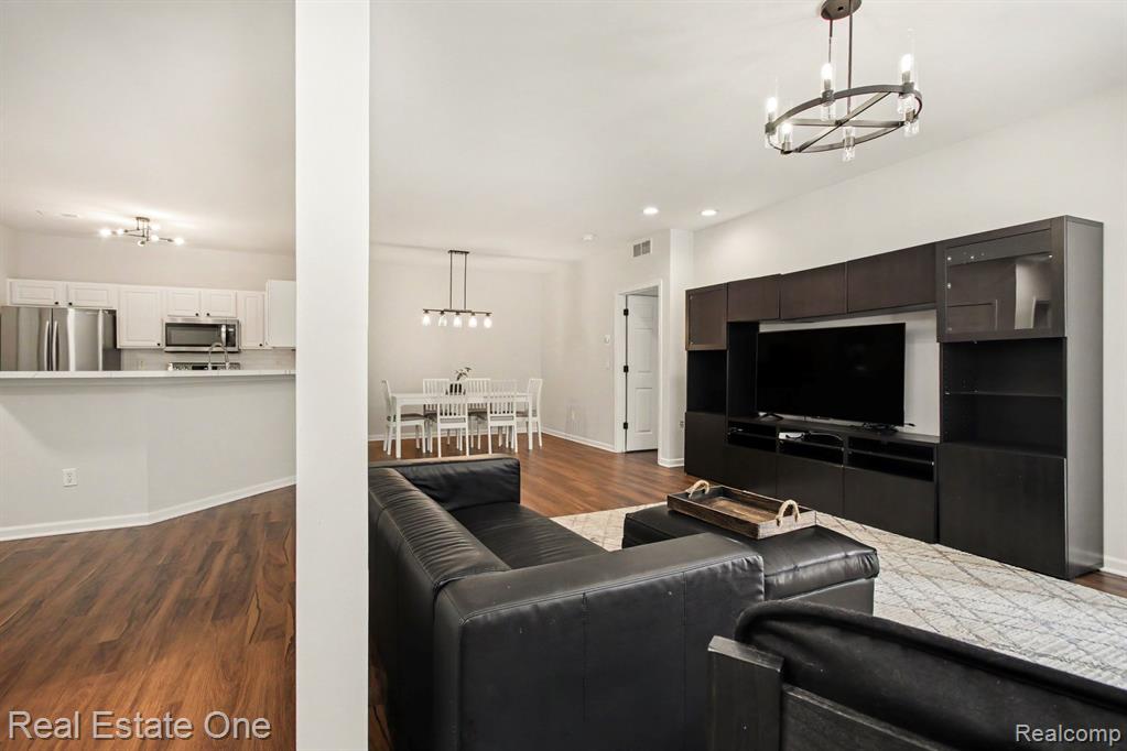 15881 Morningside Property Photo 4