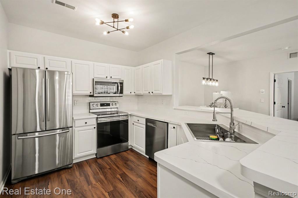 15881 Morningside Property Photo 5