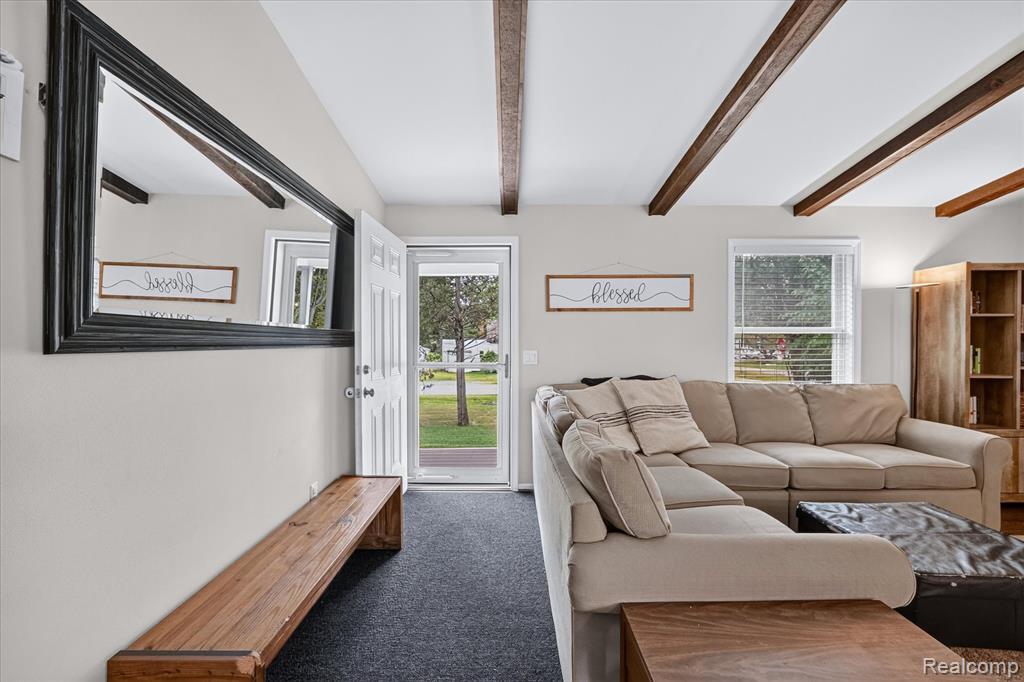 734 Kent Street Property Photo 4