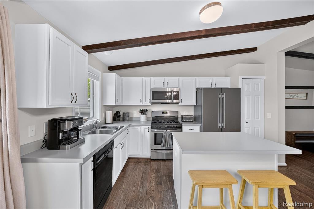 734 Kent Street Property Photo 12
