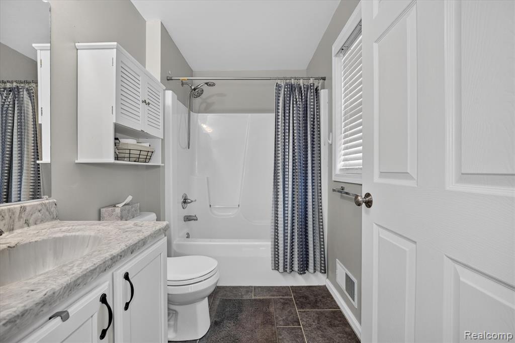 734 Kent Street Property Photo 18