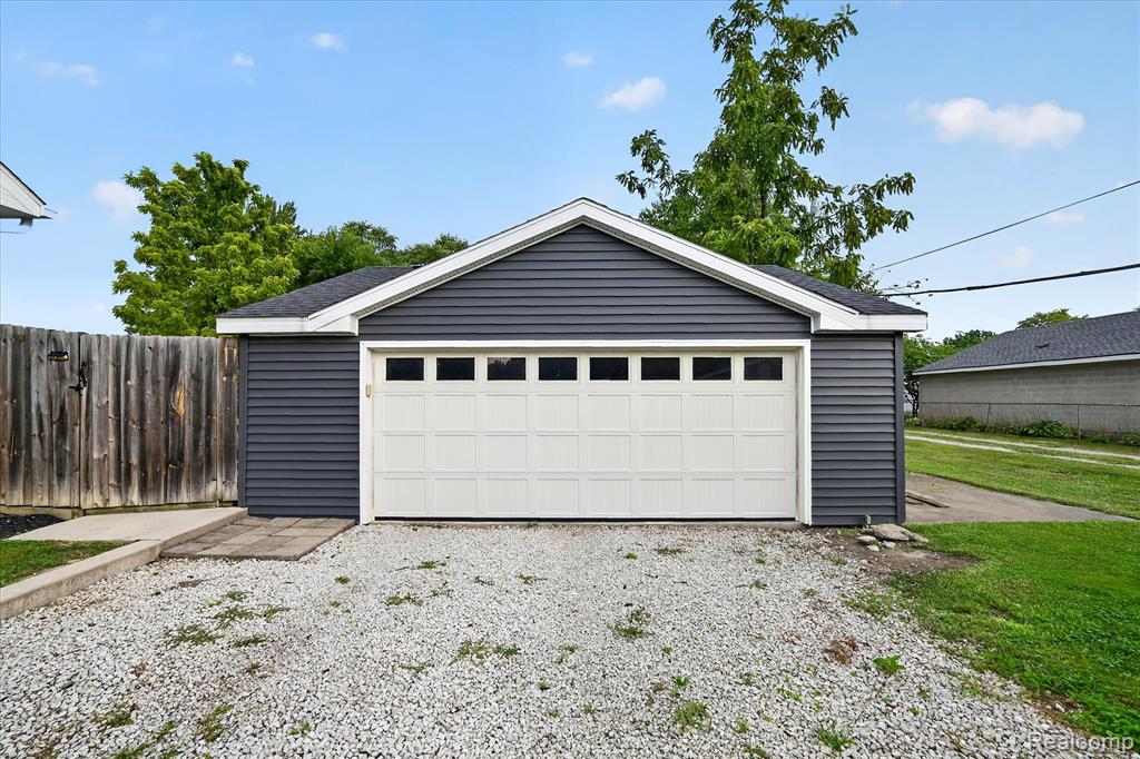 734 Kent Street Property Photo 51