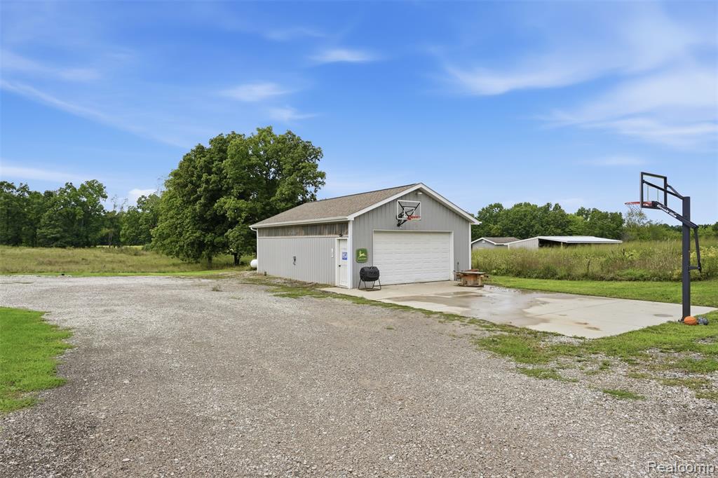 7433 Mabley Hill Road Property Photo 3