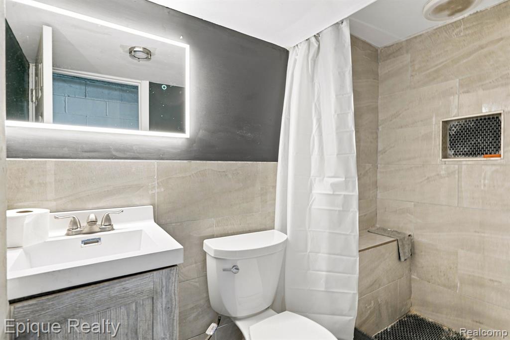 17377 Pennington Drive Property Photo 19