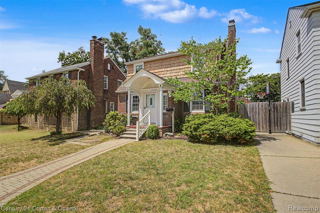 19036 Outer Drive Property Photo 2