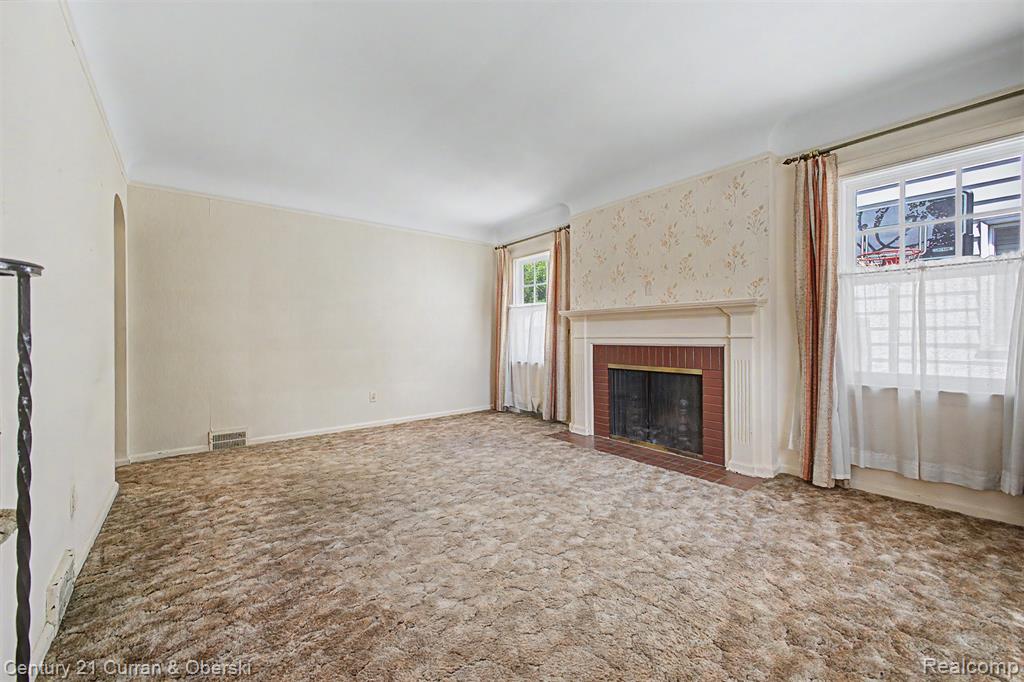 19036 Outer Drive Property Photo 3